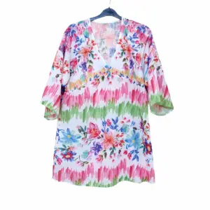 Rochie scurta de plaja, model floral roz verde albastru