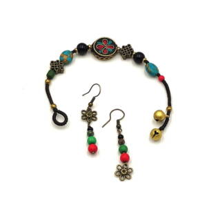 Set bratara si cercei lucrate pe snur maro cu howlit, agate si accesorii aurii model 2