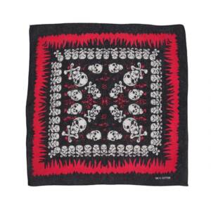 Bandana/ batic patrat din bumbac cu imprimeu cranii si foc pe fond negru