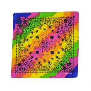 Bandana/ batic patrat din bumbac cu imprimeu negru cu cranii pe fond multicolor