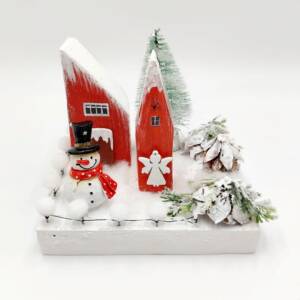 Aranjament/ decoratiune Craciun cu casute rosii din lemn